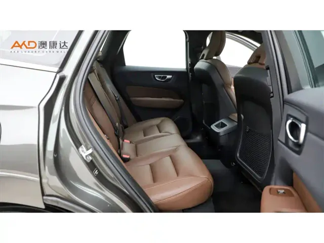 Volvo XC60 — Фото автомобиля 8