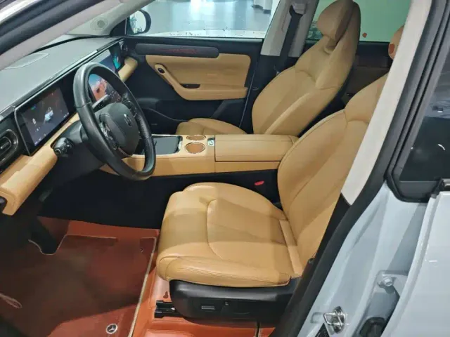 Leapmotor C11 — Фото автомобиля 14