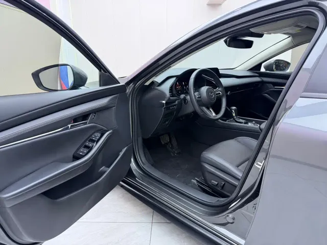 Mazda Axela — Фото автомобиля 7