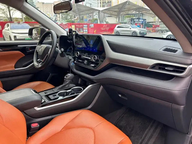 Toyota Highlander — Фото автомобиля 19