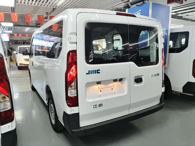 JMC E-Fushun — Фото автомобиля 4