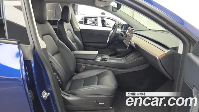 Tesla Model Y — Фото автомобиля 17