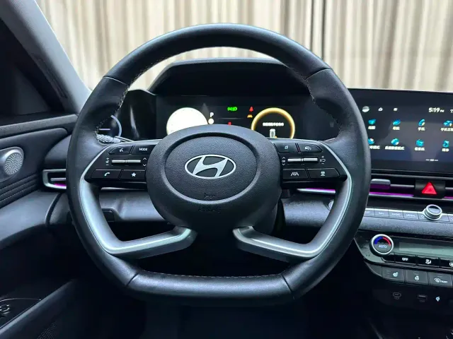 Hyundai Elantra — Фото автомобиля 12