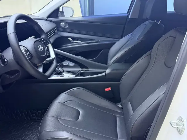 Hyundai Elantra — Фото автомобиля 8