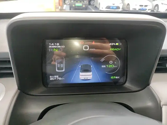 Wuling Hongguang Mini EV — Фото автомобиля 11