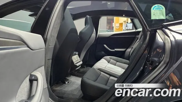 Tesla Model S — Фото автомобиля 16