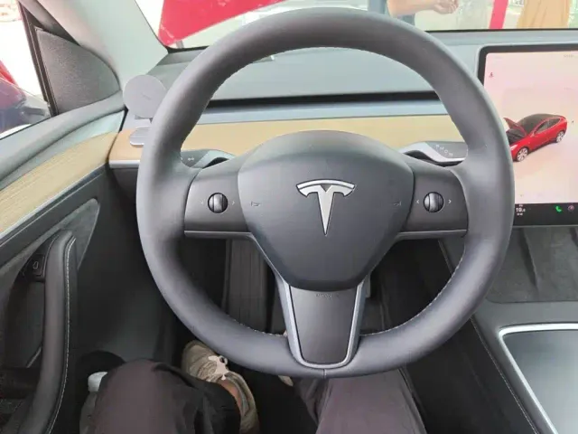 Tesla Model Y — Фото автомобиля 6