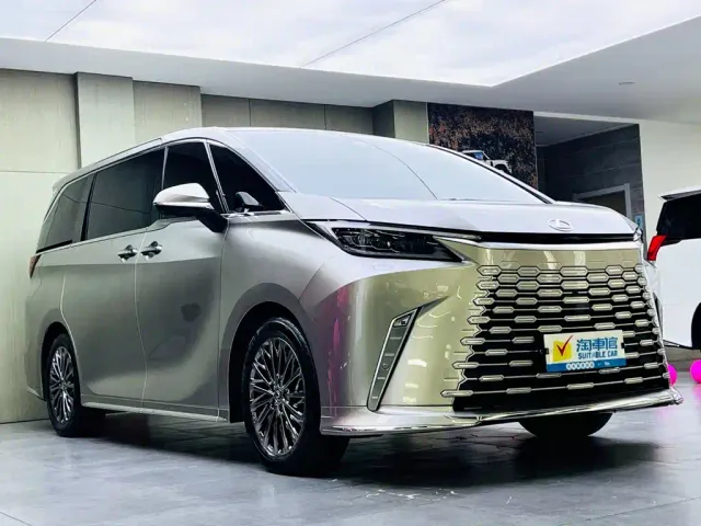 Lexus LM — Фото автомобиля 3