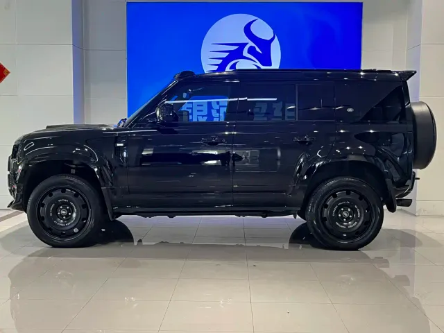 Land Rover Defender — Фото автомобиля 12