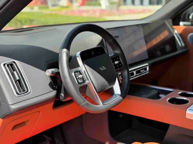 Li Auto L8 — Фото автомобиля 10