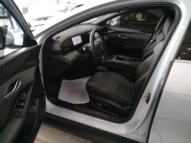 BYD Qin L — Фото автомобиля 15