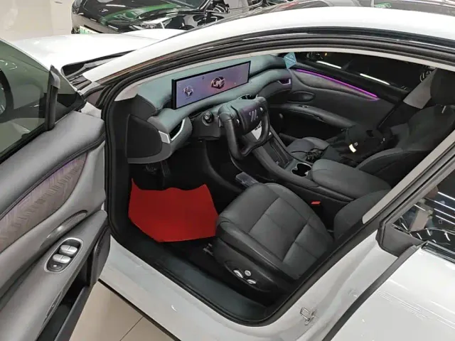 IM Motors LS6 — Фото автомобиля 15