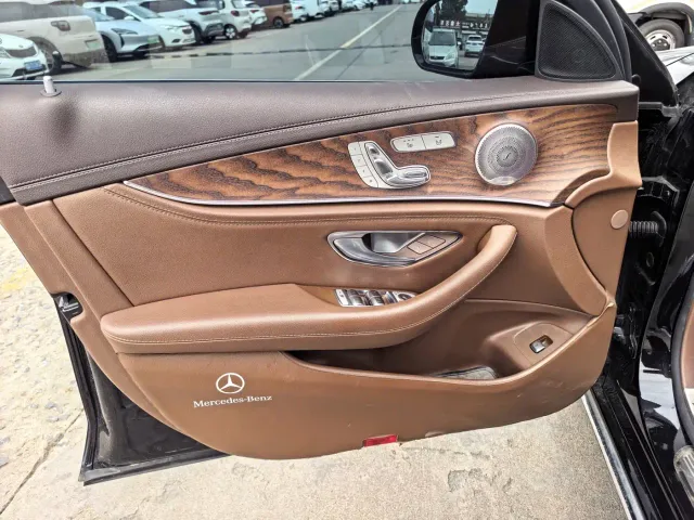 Mercedes-Benz E-Class — Фото автомобиля 10