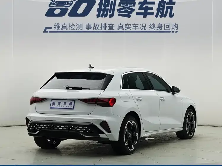 Audi Audi A3 2025 Facelift Sportback 35TFSI Flying Spur Premium + Luxury Selection Package — Фото автомобиля 11