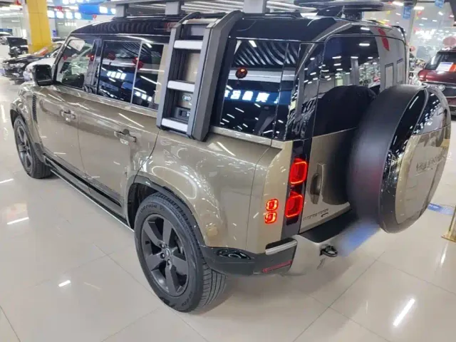 Land Rover Defender — Фото автомобиля 4