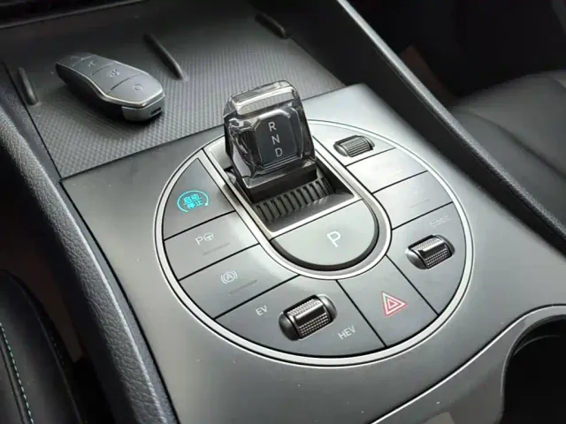BYD Seal 05 DM-i — Фото автомобиля 13