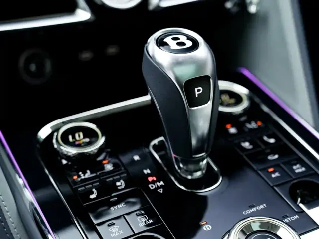 Bentley Flying Spur — Фото автомобиля 20