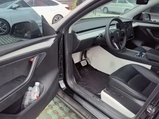Tesla Model Y — Фото автомобиля 15