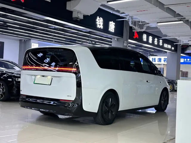 Li Auto MEGA — Фото автомобиля 4