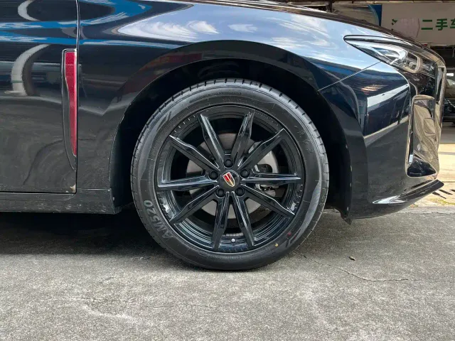 Hongqi H5 — Фото автомобиля 10