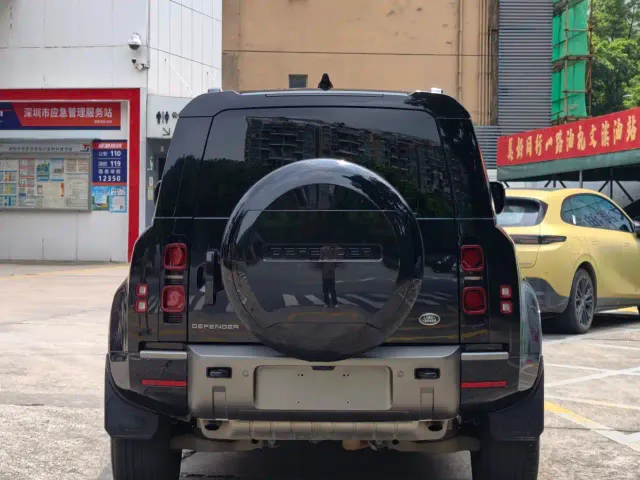 Land Rover Defender — Фото автомобиля 11