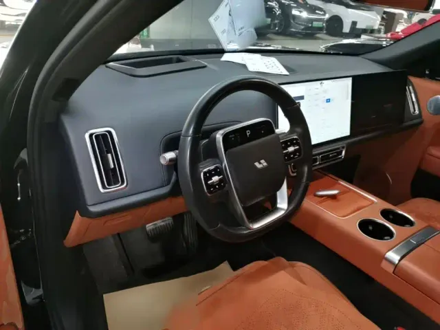 Li Auto L9 — Фото автомобиля 9