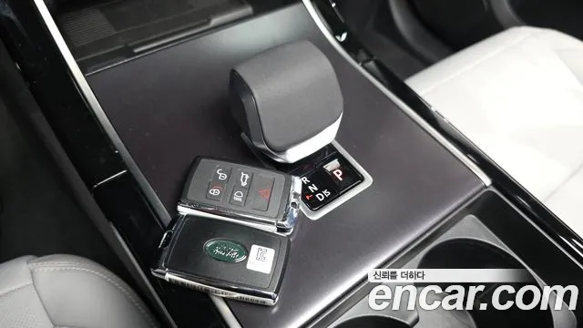 Land Rover Range Rover Velar Range Rover Velar 2.0 P250 Dynamic SE — Фото автомобиля 8