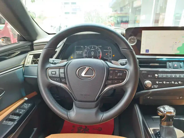 Lexus ES — Фото автомобиля 8