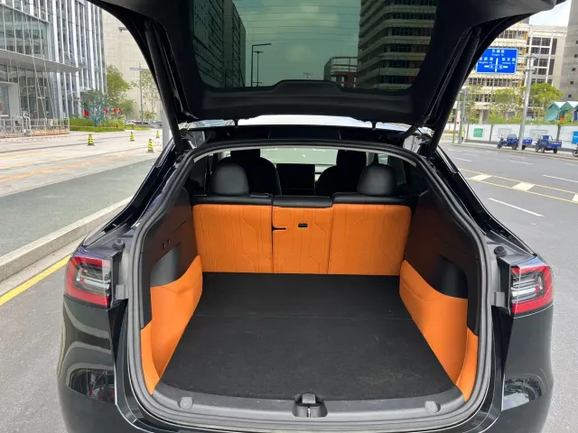 Tesla Model Y — Фото автомобиля 17