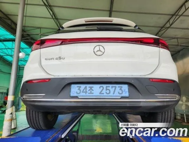 Mercedes-Benz EQA — Фото автомобиля 3