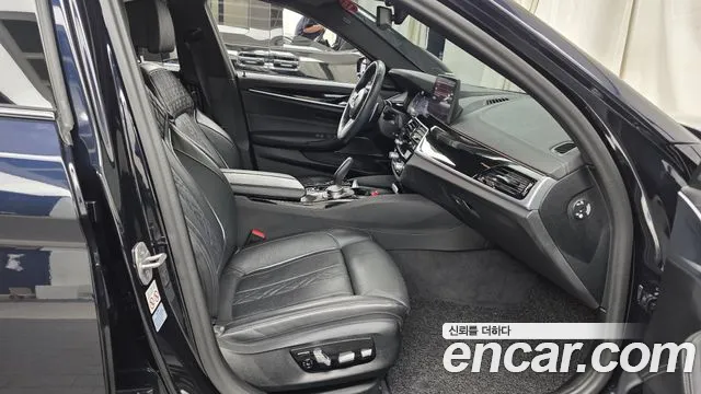 BMW 5 Series G30 — Фото автомобиля 16
