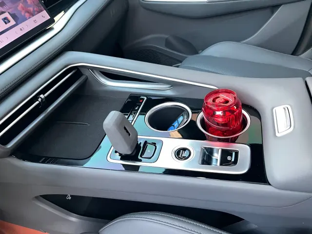 Geely Boyue — Фото автомобиля 24