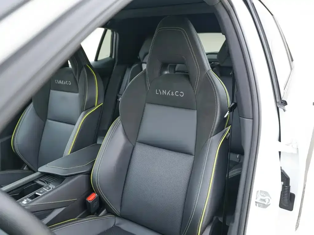 Lynk & Co Lynk & Co 06 2023 Remix 1.5T Power Halo — Фото автомобиля 15