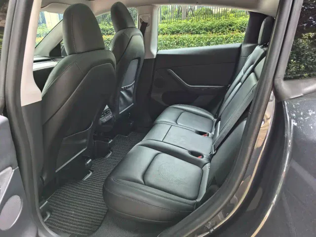 Tesla Model Y — Фото автомобиля 5
