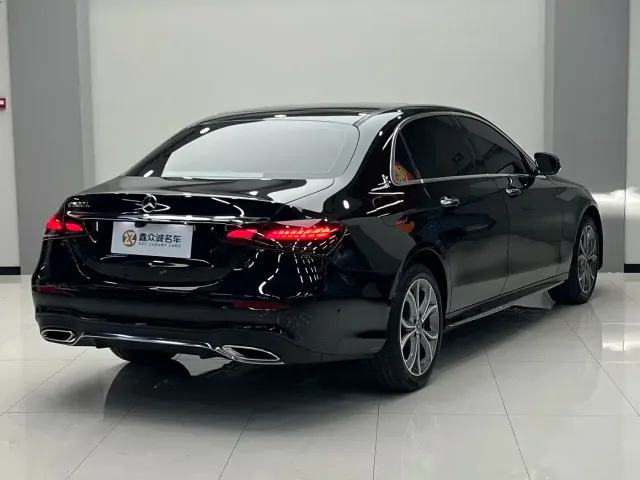 Mercedes-Benz E-Class — Фото автомобиля 5