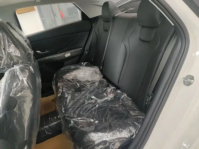 Hyundai Elantra — Фото автомобиля 12