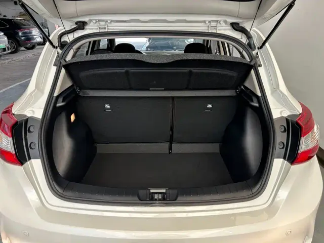 Nissan Tiida — Фото автомобиля 16