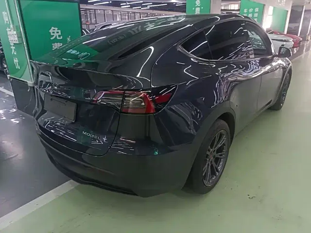 Tesla Model Y — Фото автомобиля 6