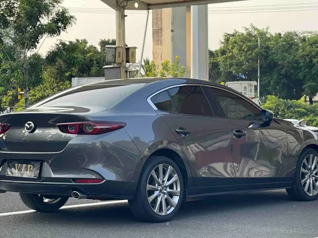 Mazda Axela — Фото автомобиля 9