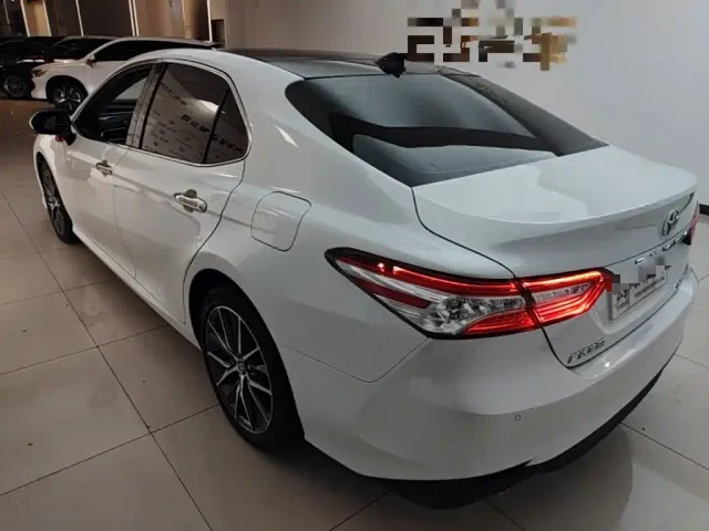 Toyota Camry — Фото автомобиля 4