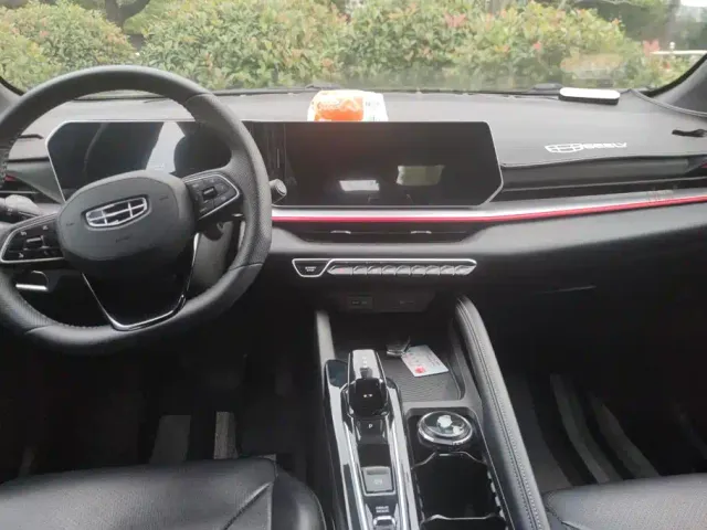 Geely Binyue — Фото автомобиля 11