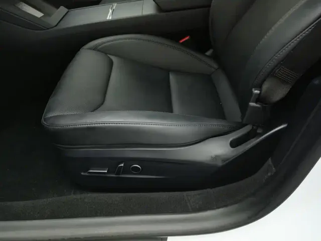Tesla Model 3 — Фото автомобиля 20