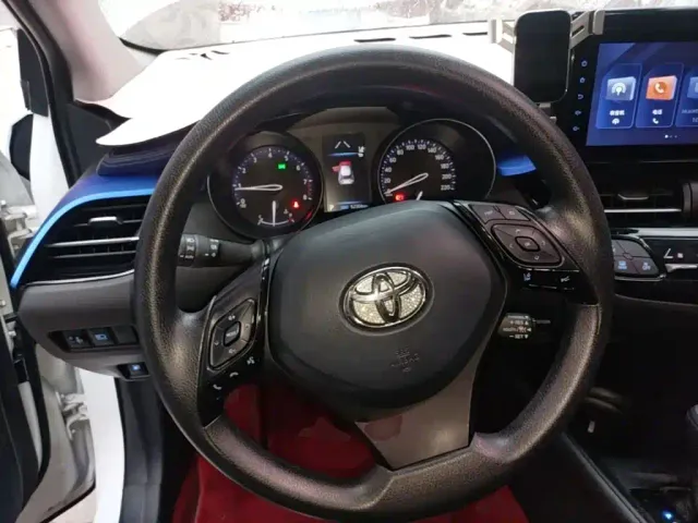 Toyota C-HR — Фото автомобиля 10