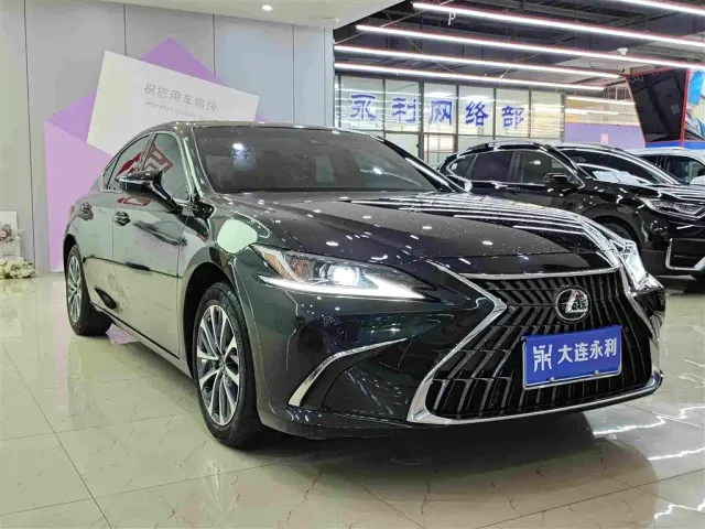 Lexus ES — Фото автомобиля 3