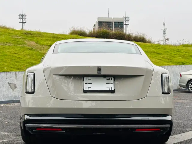 Rolls-Royce Spectre — Фото автомобиля 11