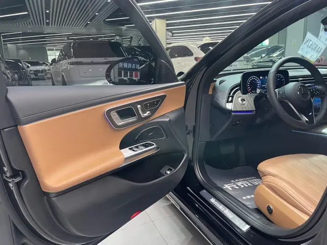 Mercedes-Benz E-Class — Фото автомобиля 24