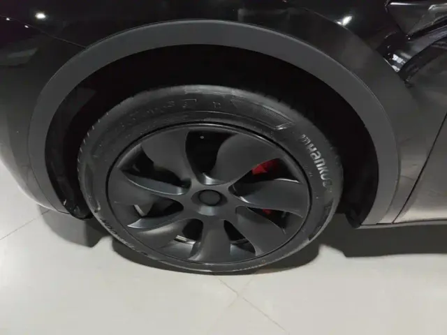 Tesla Model Y — Фото автомобиля 22