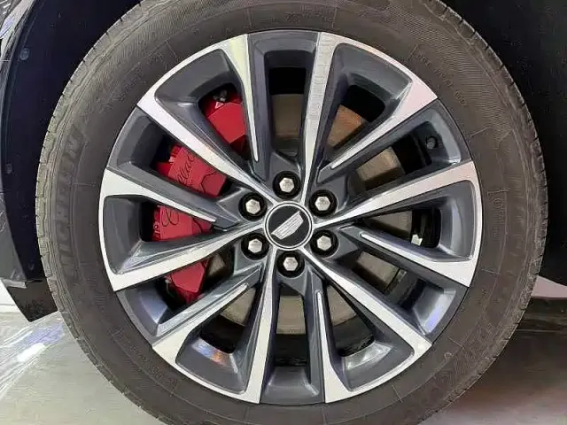 Cadillac XT5 — Фото автомобиля 13