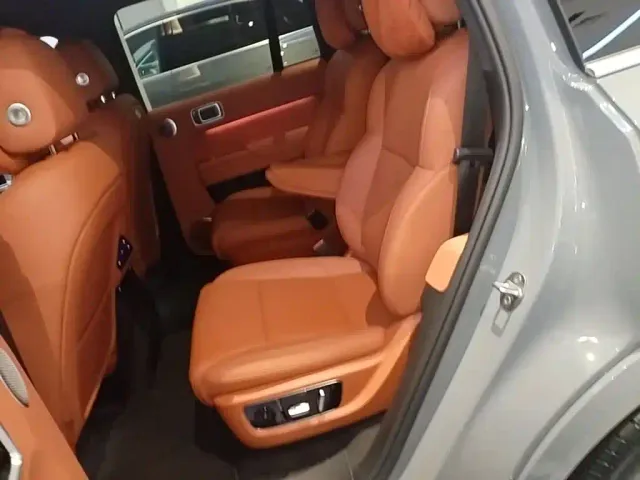 Li Auto L8 — Фото автомобиля 16