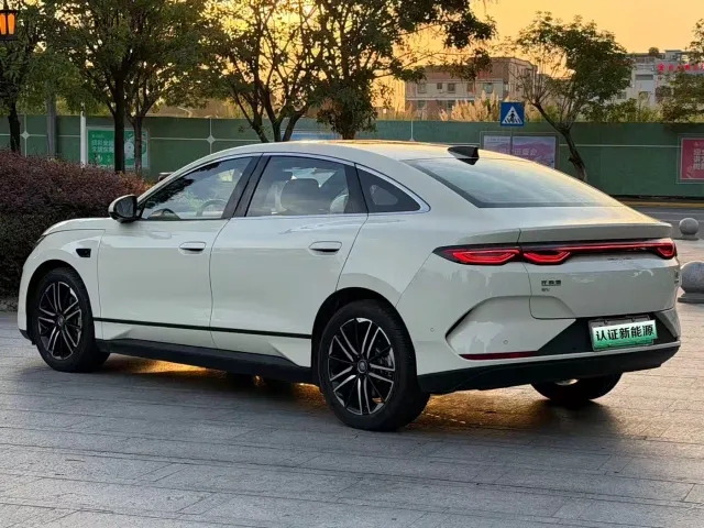 BYD Qin L — Фото автомобиля 16